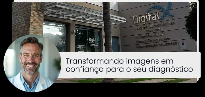 Profissional da saúde sorrindo em um consultório